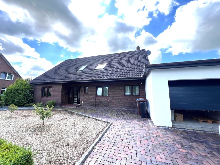 Wohnhaus mit separatem Bürogebäude, 26434 Hohenkirchen, Einfamilienhaus