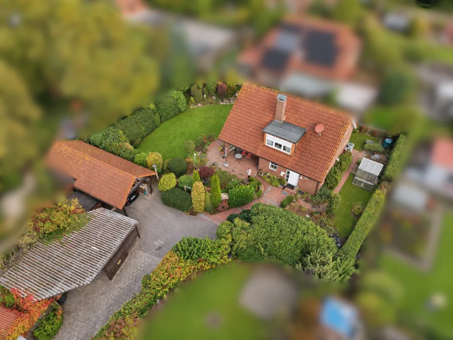 Ankommen, Einziehen, Wohlfühlen- attraktives Einfamilienhaus in ruhiger Wohnlage von Bockhorn - Drohnenaufnahme (50680)