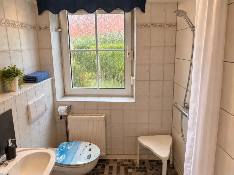Ankommen, Einziehen, Wohlfühlen- attraktives Einfamilienhaus in ruhiger Wohnlage von Bockhorn - Gästebad EG (50687)