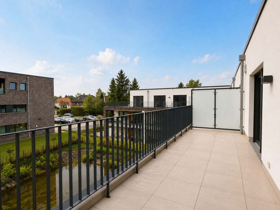 Nachhaltig investieren: Neubau-Objekt in Neuenburg- mieten oder kaufen - Balkon WE 13 (43640)