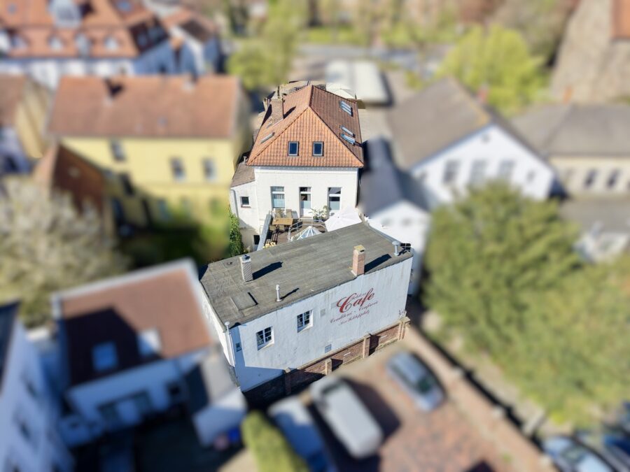 Ein Stück Tradition in Varel am Schlossplatz! Historisches Stadthaus zu verkaufen - Rückansicht (40561)