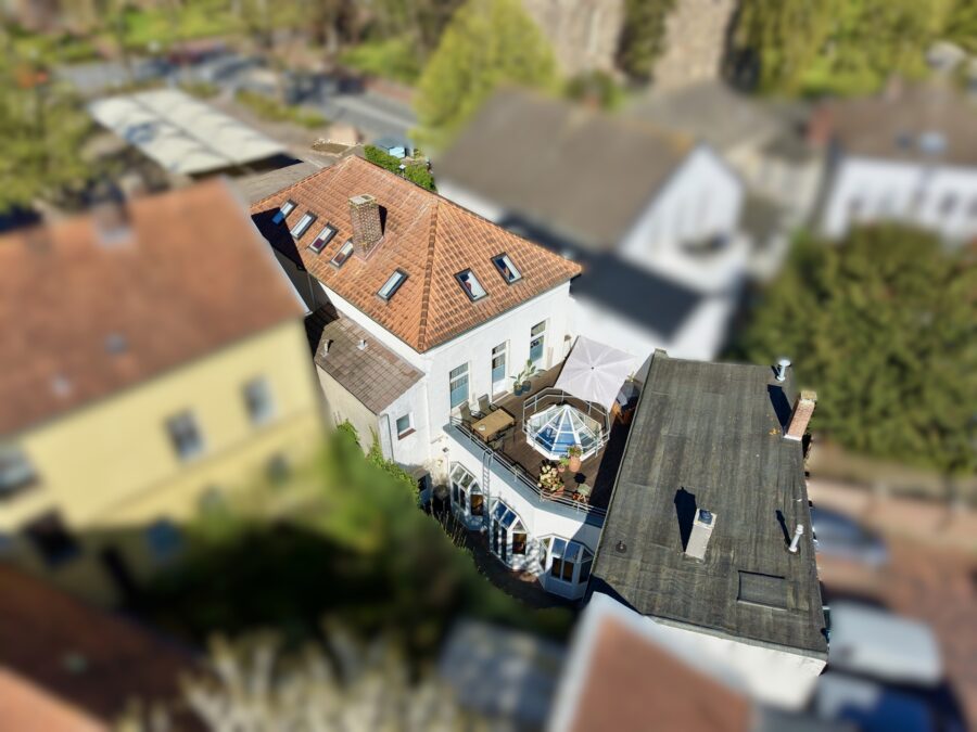 Ein Stück Tradition in Varel am Schlossplatz! Historisches Stadthaus zu verkaufen - Rückansicht (40560)