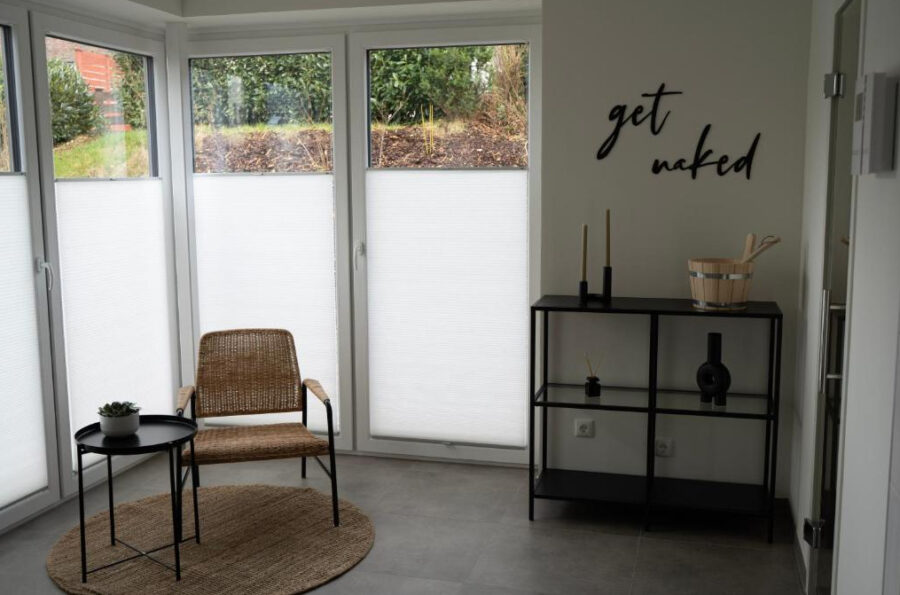 Exklusive Ferienwohnung mit privatem Wellnessbereich im Nordsee Park Dangast - Badezimmer mit Sauna (43846)