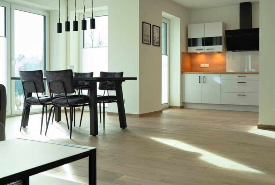 Exklusive Ferienwohnung mit privatem Wellnessbereich im Nordsee Park Dangast - Wohn - und Essbereich (43837)