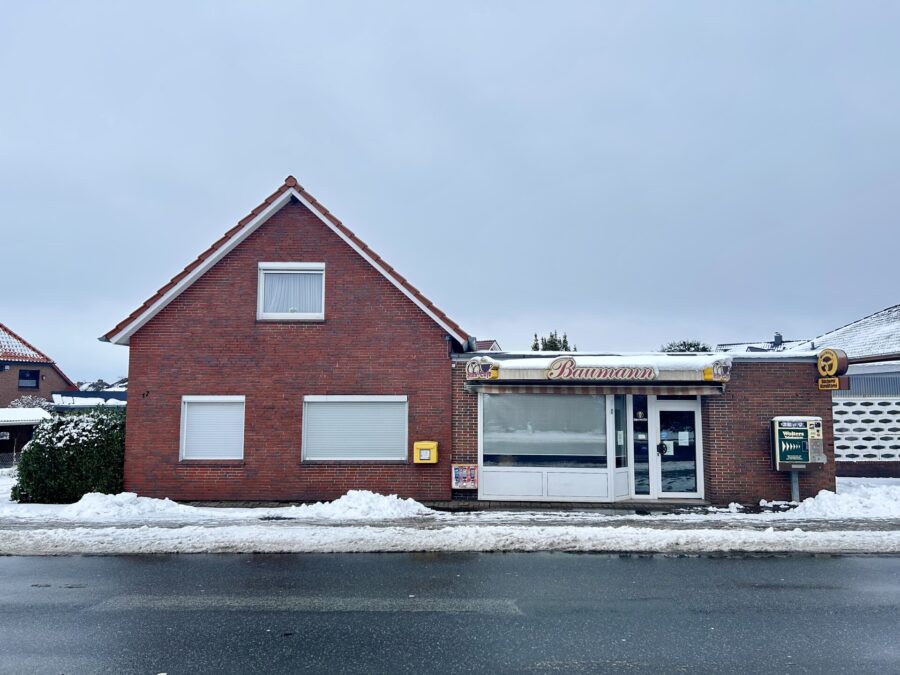 Zur alten Dorfbäckerei mit großzügigem Baugrundstück - Vorderseite (38131)