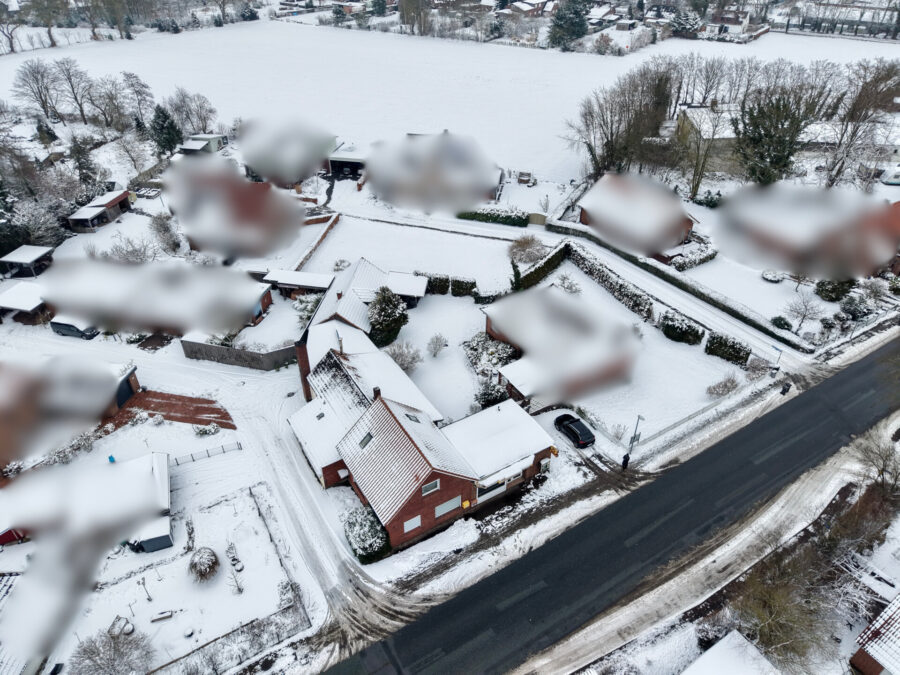 Zur alten Dorfbäckerei mit großzügigem Baugrundstück - Drohnenaufnahmen (38135)