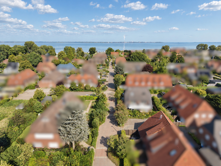 Ferienhaus in bester Lage von Dangast – strandnah, charmant und sofort nutzbar - Drohne (48912)