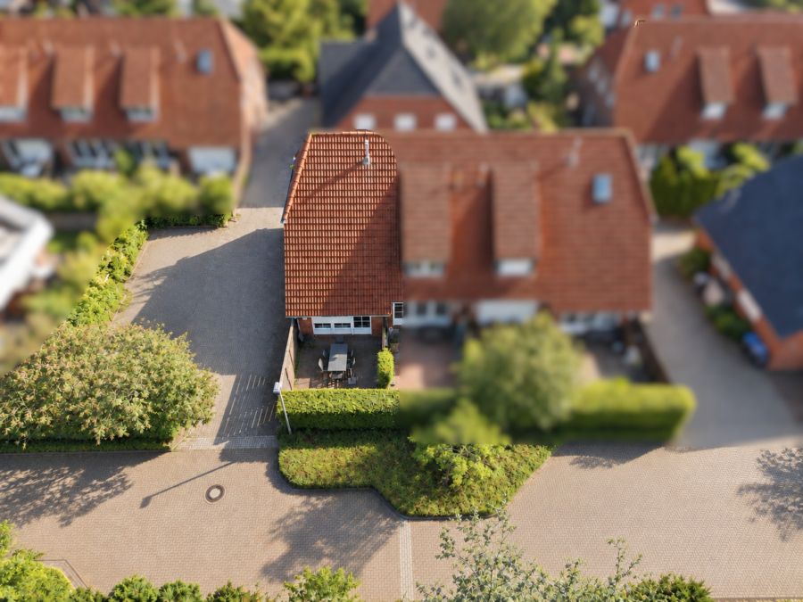 Ferienhaus in bester Lage von Dangast – strandnah, charmant und sofort nutzbar - Drohne (48901)