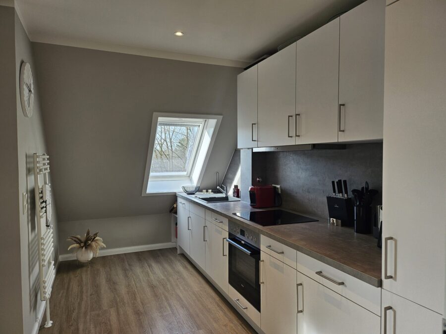 Top renovierte 2-Zimmer Wohnung mit Südloggia & Tiefgarage – Ihr neues Zuhause in Hamburgs Bestlage - Küche (34567)