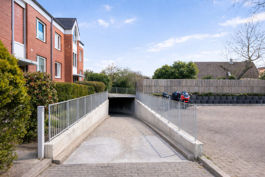 Exklusiv modernisierte 2-Zimmer-Wohnung mit Südloggia und Tiefgaragenstellplatz - Außenansicht (39004)