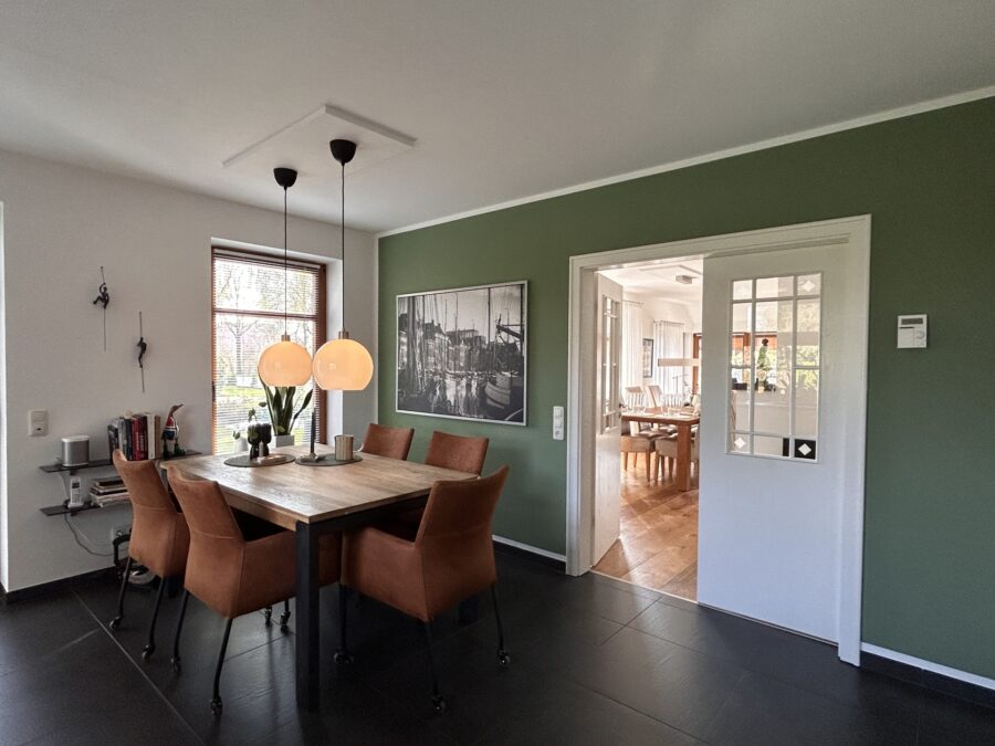 Familienglück pur! Großes Einfamilienhaus mit großem Garten & Platz zum Entspannen - Essbereich (39356)