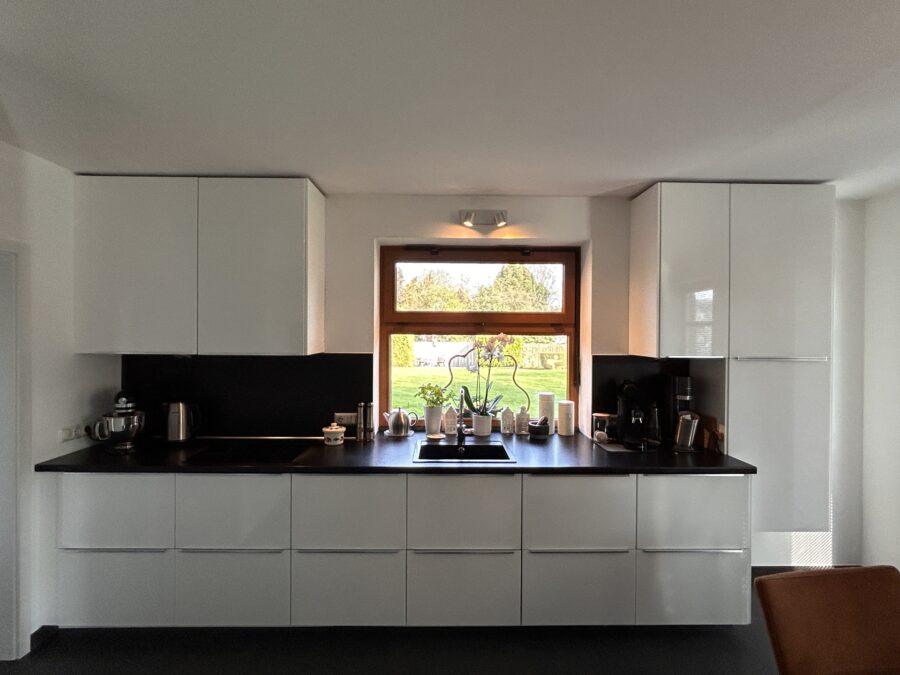 Familienglück pur! Großes Einfamilienhaus mit großem Garten & Platz zum Entspannen - Küche (39357)