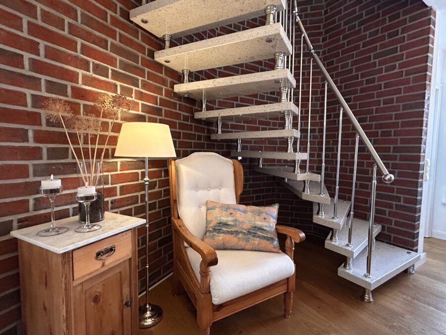 Familienglück pur! Großes Einfamilienhaus mit großem Garten & Platz zum Entspannen - Flur (39359)