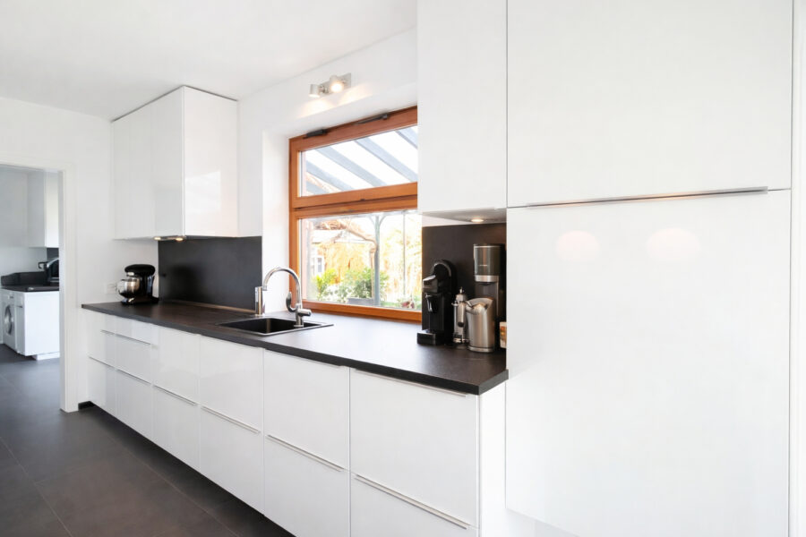 Familienglück pur! Charmantes Einfamilienhaus mit großem Garten & Platz zum Entspannen - Küche (40363)