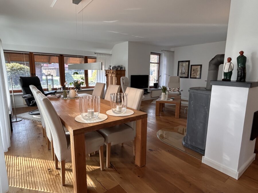 Familienglück pur! Großes Einfamilienhaus mit großem Garten & Platz zum Entspannen - Wohnbereich (39353)