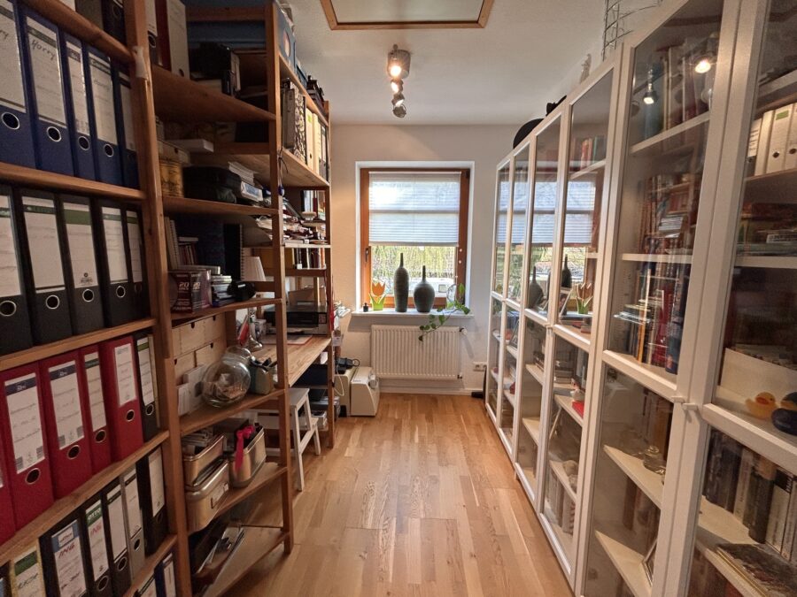 Familienglück pur! Großes Einfamilienhaus mit großem Garten & Platz zum Entspannen - Zimmer (39363)