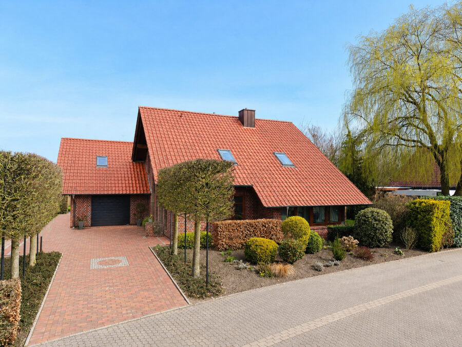 Familienglück pur! Charmantes Einfamilienhaus mit großem Garten & Platz zum Entspannen - Startbild (42280)
