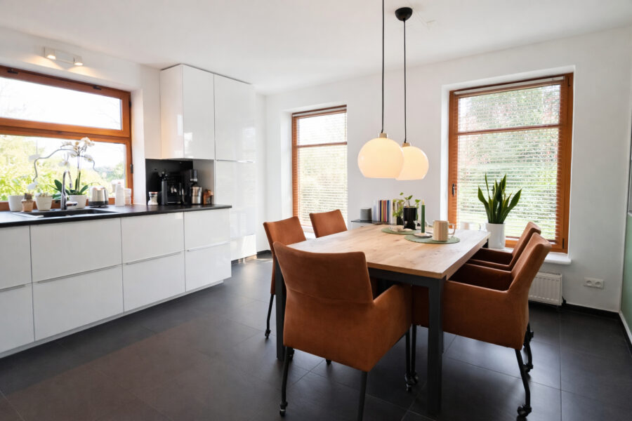 Familienglück pur! Charmantes Einfamilienhaus mit großem Garten & Platz zum Entspannen - Essbereich (40361)