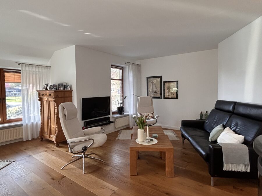 Familienglück pur! Großes Einfamilienhaus mit großem Garten & Platz zum Entspannen - Wohnbereich (39354)