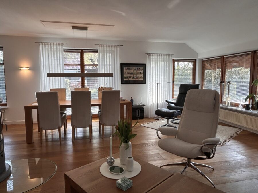 Familienglück pur! Großes Einfamilienhaus mit großem Garten & Platz zum Entspannen - Wohnbereich (39355)