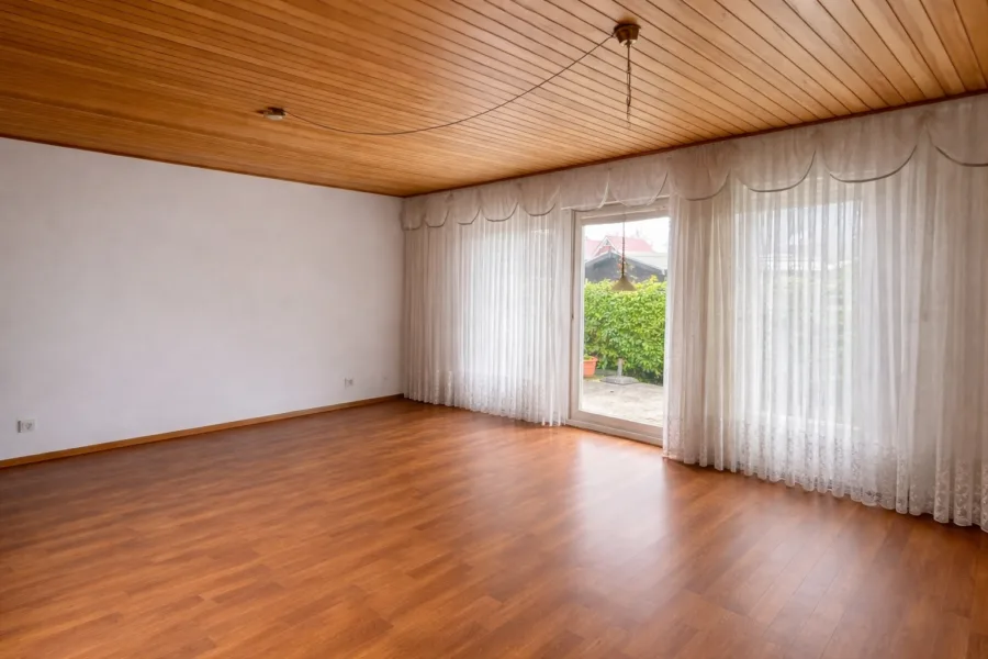 Traumhaftes Grundstück mit Altbestand – Top Lage vom Nordseebad Dangast - Wohnzimmer virtuell geleert (51326)