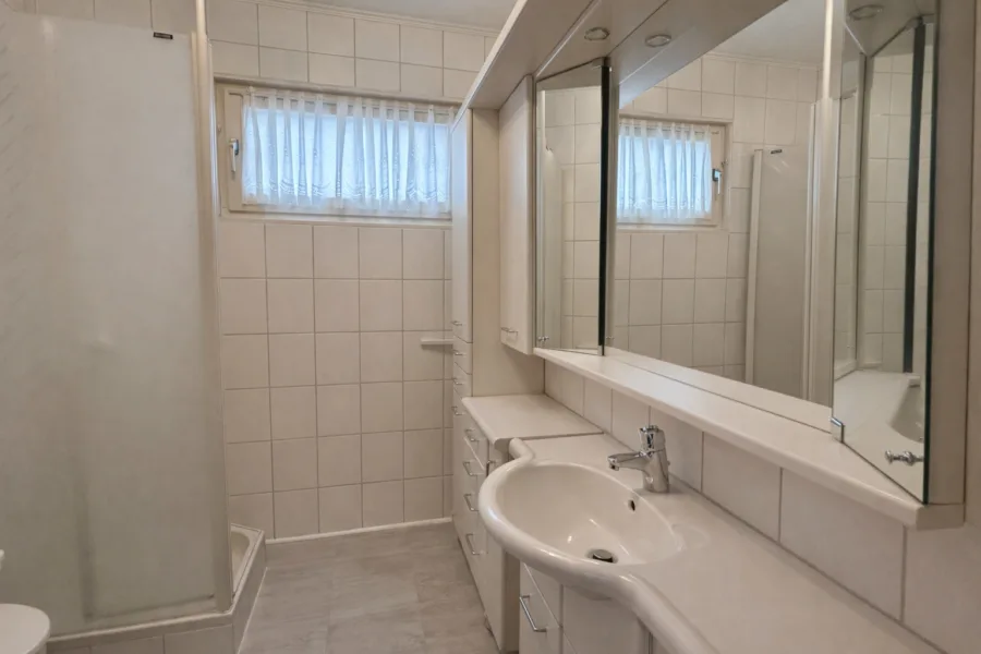 Traumhaftes Grundstück mit Altbestand – Top Lage vom Nordseebad Dangast - Badezimmer virtuell geleert (51334)