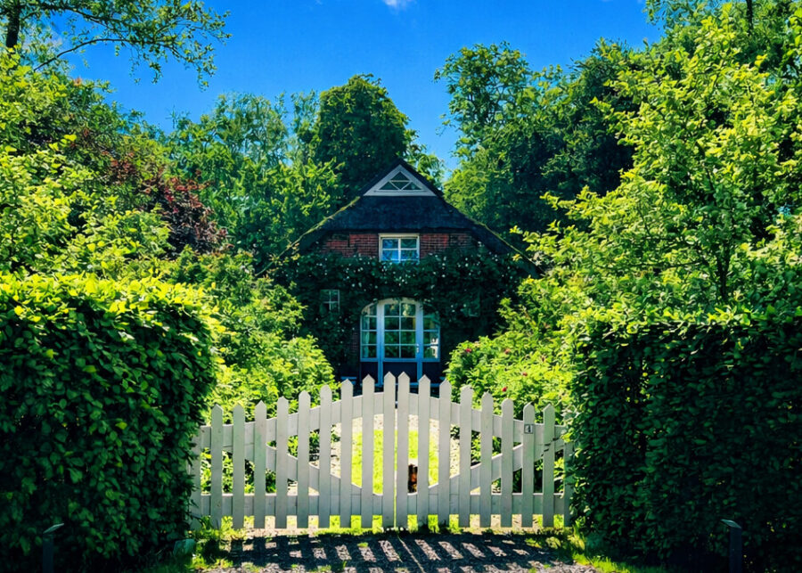 Landhaus mit Reetdach in Seefeld Zeitlose Eleganz auf parkähnlichem Grundstück - Vorne (38316)