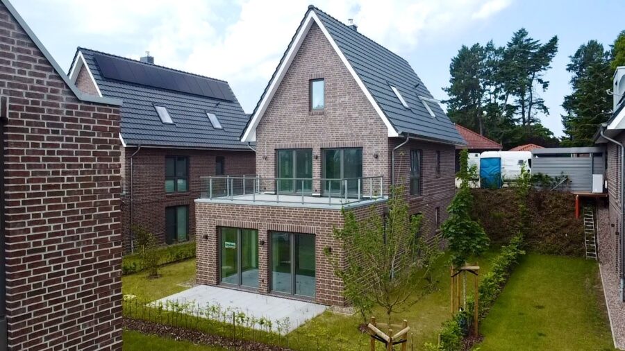 Wohlfühloase an der Nordsee – Stilvolles Ferienhaus im Nordseebad Dangast - Drohne 1 (32692)