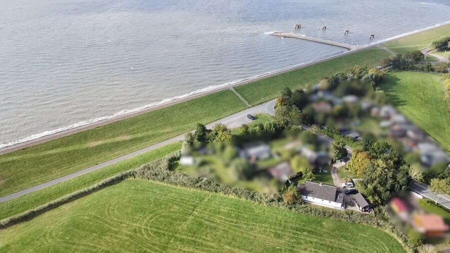 Ferienhaus-Ensemble in Traumlage – Ihr privates Paradies an der Nordsee mit Top-Rendite - Drohnenaufnahme (35554)