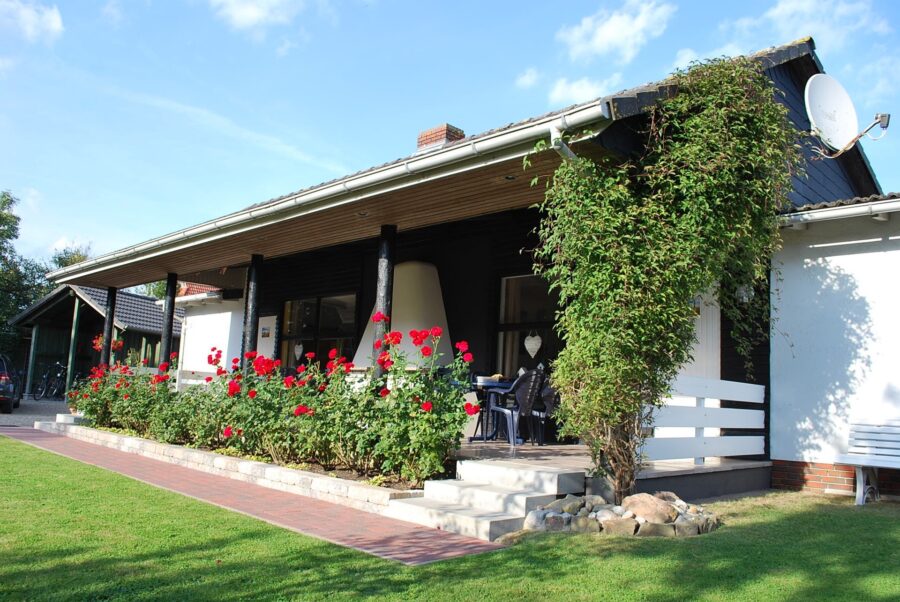 Ferienhaus-Ensemble in Traumlage – Ihr privates Paradies an der Nordsee mit Top-Rendite - Vorderansicht (35559)