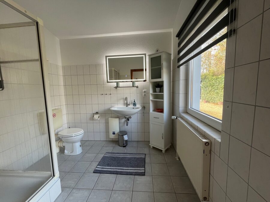 Attraktives Ferienhaus - nur ca. 50 m zur Nordsee - ca. 8,5 % Rendite - Badezimmer Whg. 1 (38004)