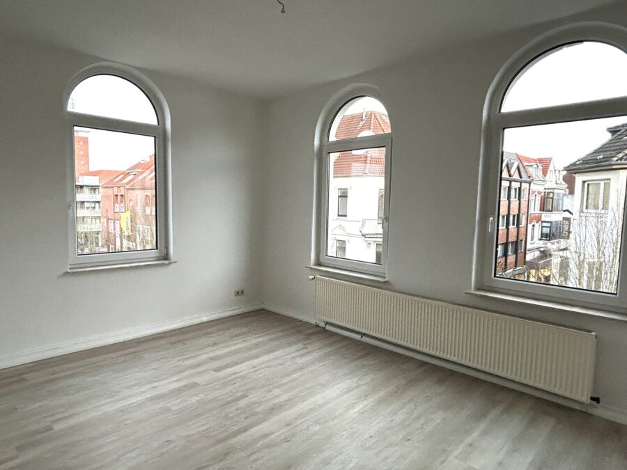 Urban, charmant und komfortabel: Sofort bezugsfreie 4-Zimmer-Wohnung in Wilhelmshaven - Zimmer 1 (37334)