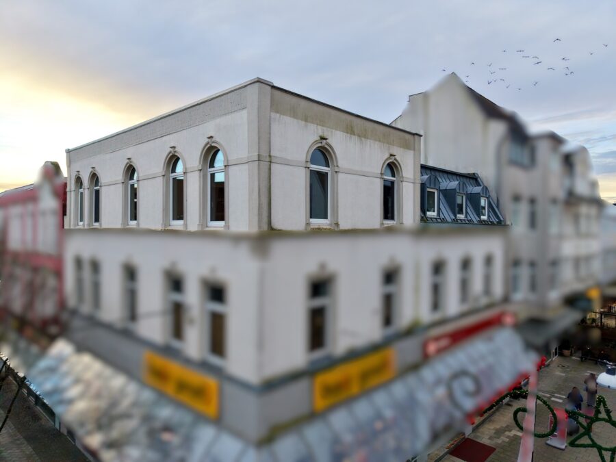 Urban, charmant und komfortabel: Sofort bezugsfreie 4-Zimmer-Wohnung in Wilhelmshaven - Außenansicht (37331)