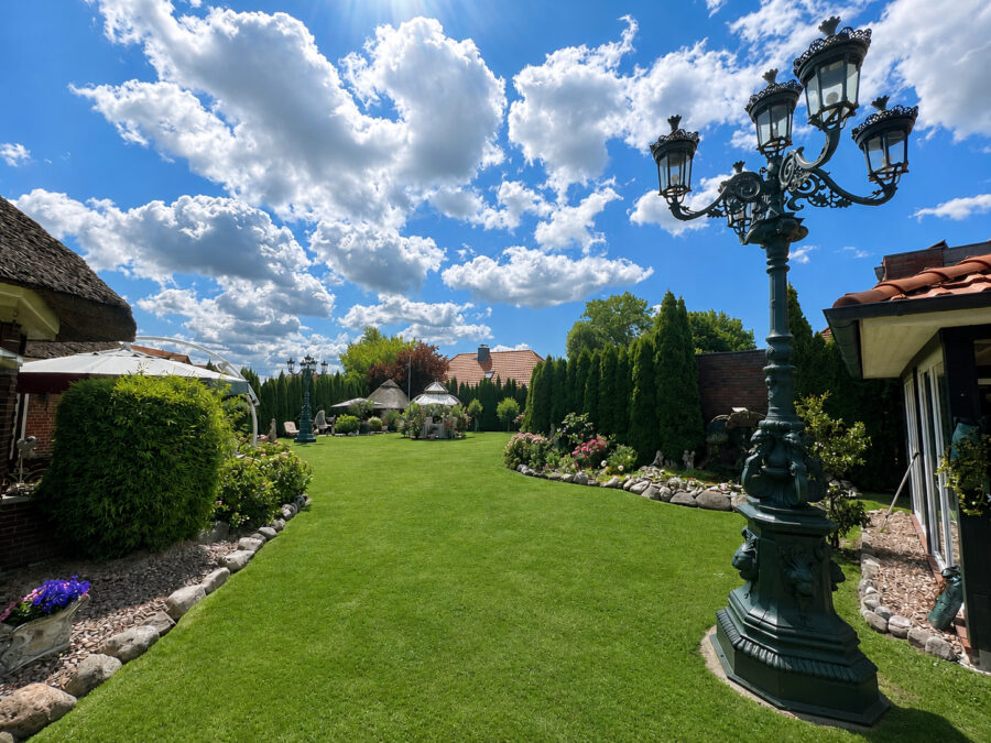 Friesische Gemütlichkeit unter Reet - Kauf mit Vermietungsgarantie - Garten (43389)