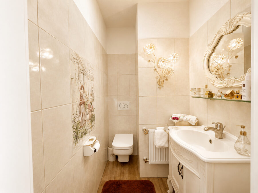 Friesische Gemütlichkeit unter Reet - Kauf mit Vermietungsgarantie - Gäste WC (43388)