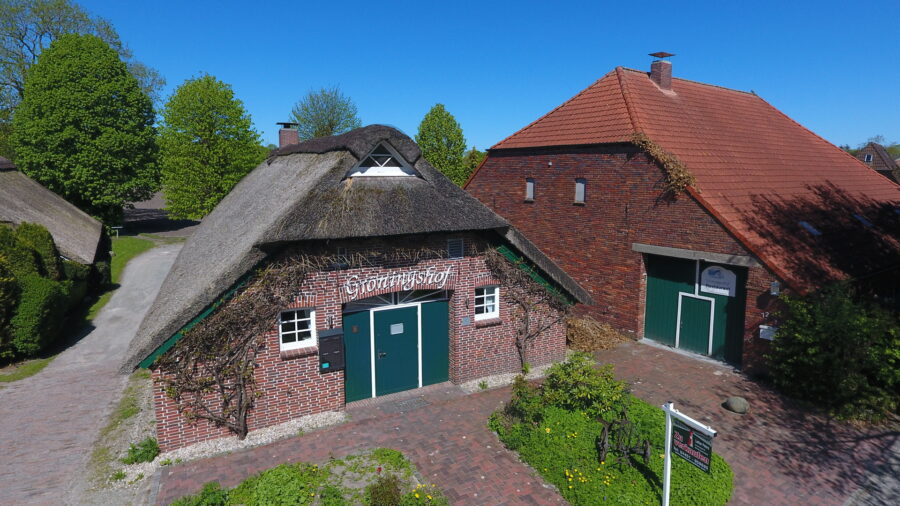 Drei auf einen Streich in idyllischer Lage, 26316 Varel, Landhaus