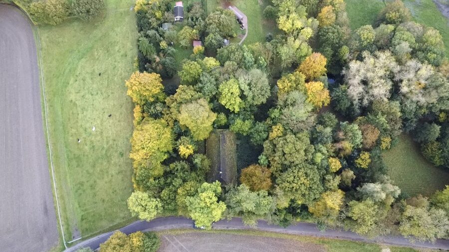 Bauvorhaben in Dangast mit denkmalgeschütztem Bestandsgebäude - Drohnenaufnahme (33046)