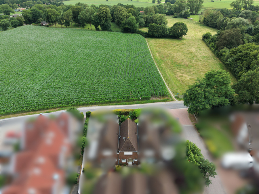 Nur wenige Schritte zum Meer: Charmantes Reihenmittelhaus im Nordseebad Dangast - Drohnenaufnahmen (45905)