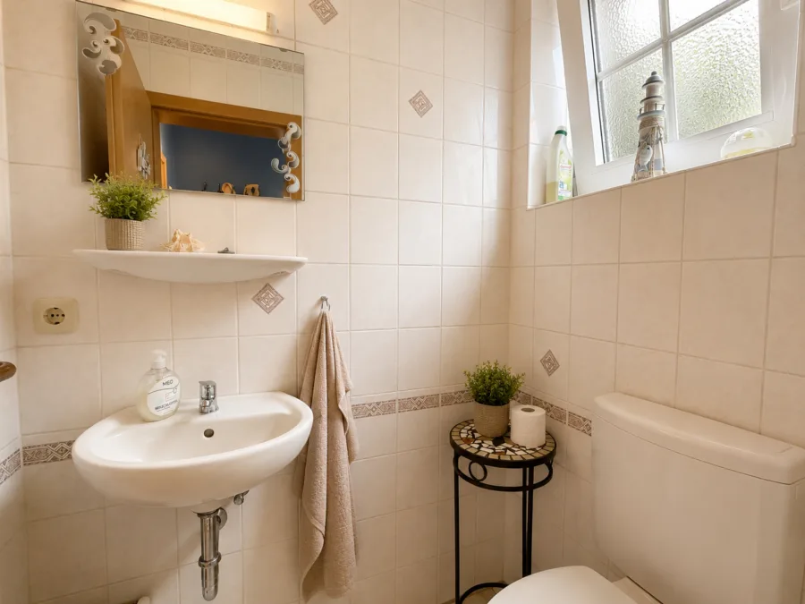 Nur wenige Schritte zum Meer: Charmantes Reihenmittelhaus im Nordseebad Dangast - Gäste WC (50918)