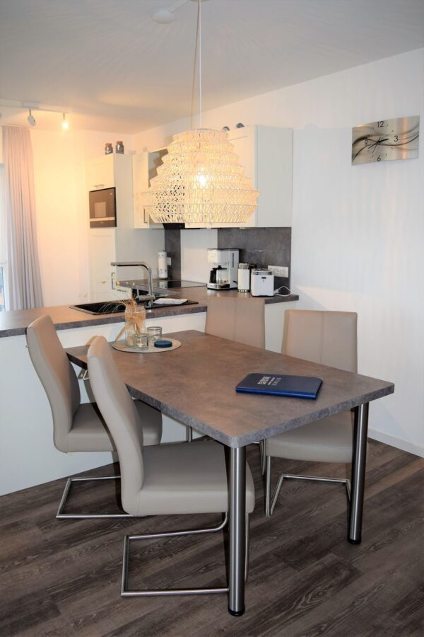 Großzügige Ferienwohnung mit Meerblick in Schillig 4. Etage 50.4.N - Essbereich (34616)