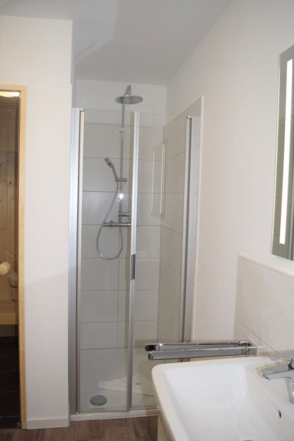 Großzügige Ferienwohnung mit Meerblick in Schillig 4. Etage 50.4.N - Badezimmer (34620)