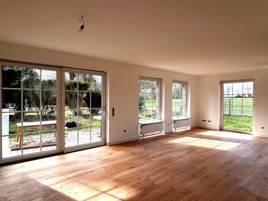 Modernes Wohnen in Toplage: Renovierte Wohnung mit Garten in Dangast - Wohnbereich (40861)