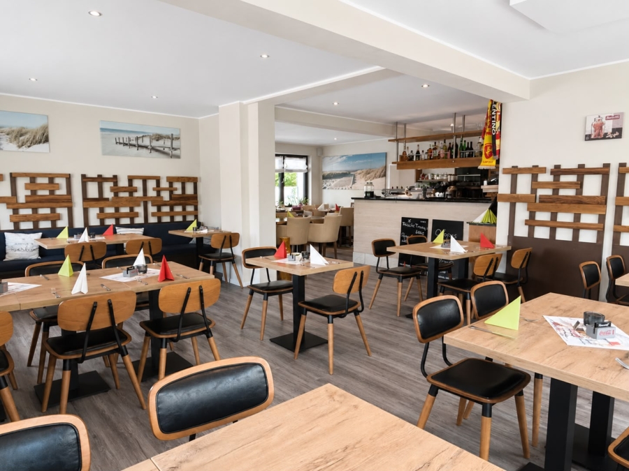 Bekanntes Gastronomieobjekt „Mamma Mia“ in Dangast – Wohnen und Arbeiten unter einem Dach - Gastraum (46100)