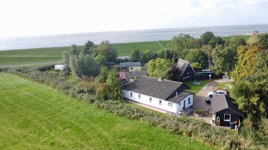 Ferienhaus-Ensemble in Traumlage – Ihr Paradies an der Nordsee 8,5%-Rendite - Rückansicht (32513)