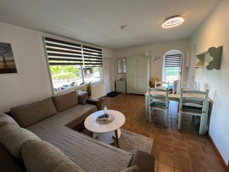 Ferienhaus-Ensemble in Traumlage – Ihr Paradies an der Nordsee 8,5%-Rendite - Wohn-Essbereich FeWo 1 (32514)