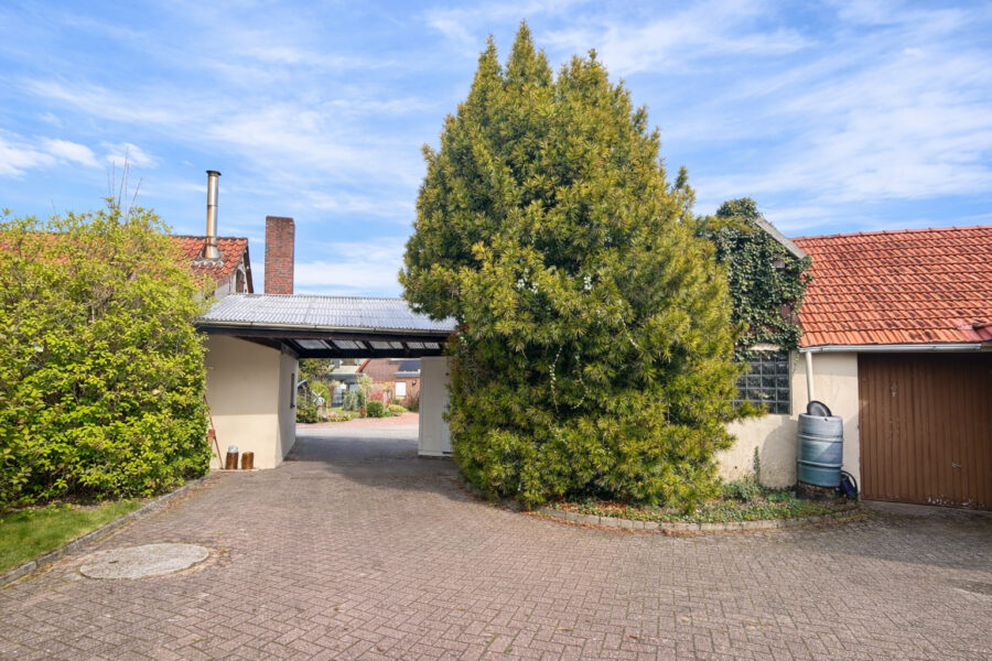 Wohnhaus + Gewerbe + Baugrundstück - viel Gestaltungspotenzial - Rückseite - ehemalige Bäckerei (40752)