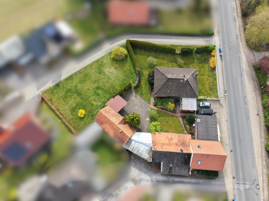 Wohnhaus + Gewerbe + Baugrundstück - viel Gestaltungspotenzial - Drohnenaufnahme (40745)