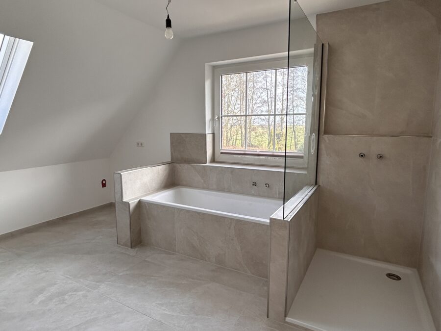 Neuwertige 2-Zimmer-Wohnung mit freiem Blick in Dangast - Badezimmer (40803)