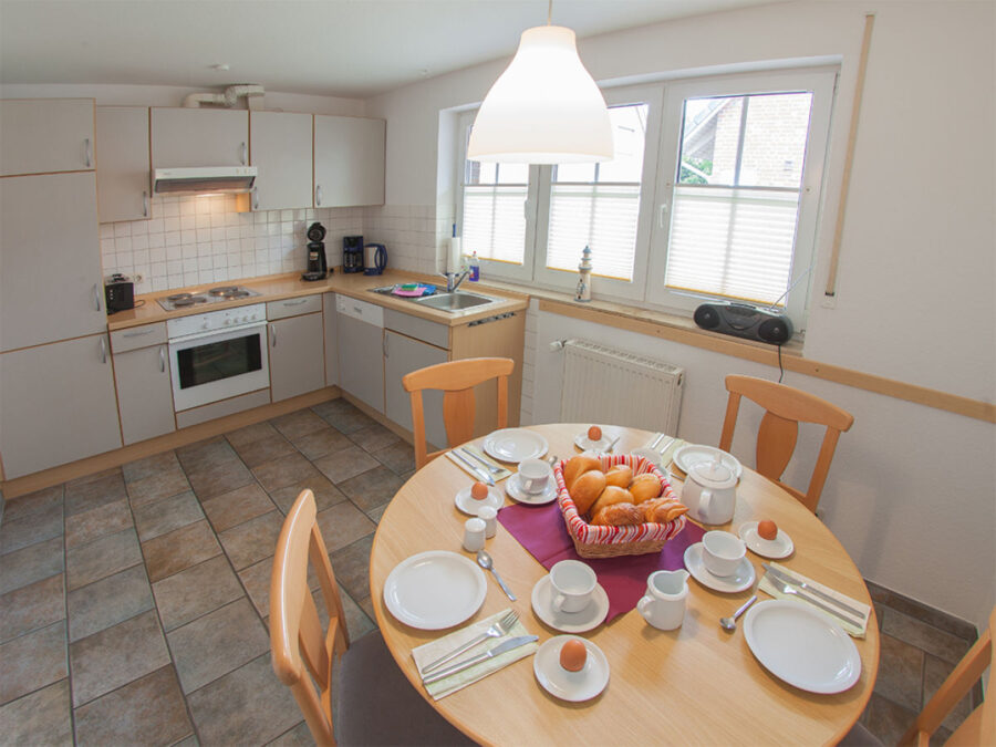 Reihenendhaus in ruhiger Lage von Dangast – strandnah und gepflegt - Küche mit Essplatz EG (32840)