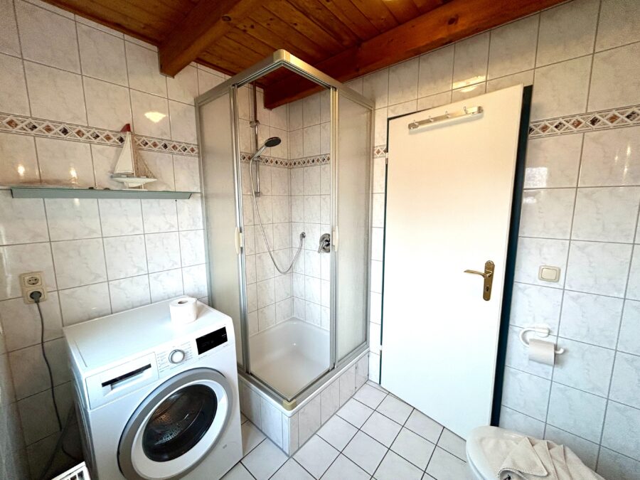 Reihenendhaus in ruhiger Lage von Dangast – strandnah und gepflegt - Badezimmer OG (32844)